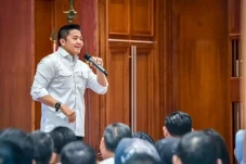 Seskab Teddy Masuk Menteri...