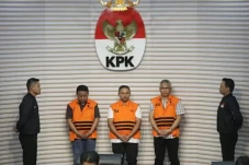 1 Gubernur dan 2 Bupati...