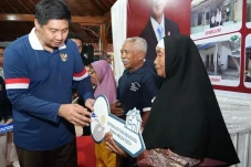 Menteri Perumahan Tinjau...
