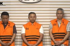Geledah Kantor Gubernur...