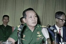 Soeharto Pahlawan Nasional,...
