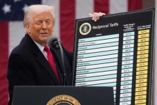 Trump Janjikan Bagi-bagi...