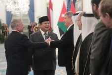 Di Depan Raja Yordania,...
