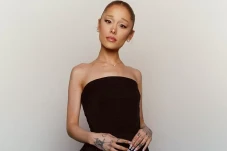 Viral! Ariana Grande...