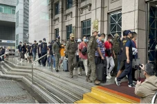 Myanmar Bongkar Kompleks...