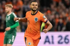 34 Negara Lolos ke Piala...