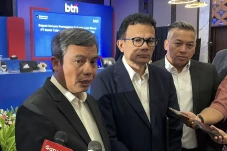 Fanatik di Perumahan,...