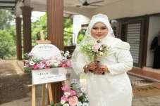 Pengantin Perempuan...