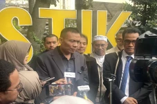 Walk Out saat Audiensi...