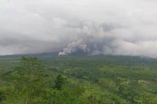 Gunung Semeru Meletus...