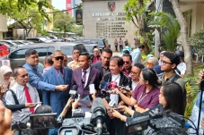 Roy Suryo Cs Tolak Mediasi,...
