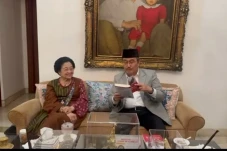 Berikan Buku Amendemen...