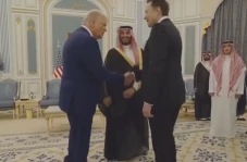 Elon Musk Kembali ke...