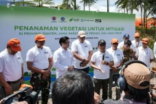 Penanaman Bibit Pohon...