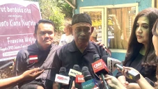 Keluarga Tunggu Kepastian...