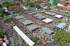 Lautan Manusia Hadiri...