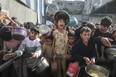 90% Warga Gaza Bertahan...