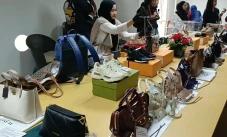 KPK Lelang Sepatu Louis...