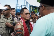 Kunjungi Banda Neira,...