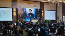 Gelar Seminar Trading,...