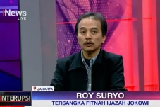 Roy Suryo Tolak Damai,...