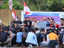 Pelayanan terhadap Pengunjuk...