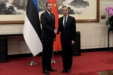 Ditekan China, Estonia...