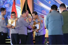 Kepemimpinan Inklusif,...