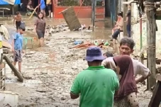 Kementerian PU Kerahkan...