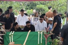 Raisa Didampingi Hamish...