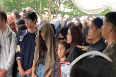Haru Pemakaman Gary...