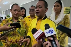 Golkar Salurkan Bantuan...