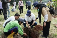 Jababeka Tanam 200 Pohon,...