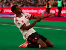 Isak Cetak Gol Liga...