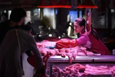 Tinggalkan Dolar AS,...