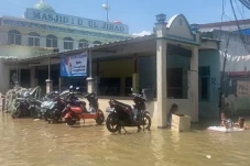 Terendam Banjir Rob,...