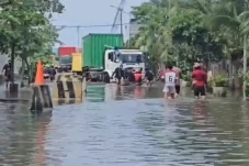 Banjir Rob Capai 1 Meter,...