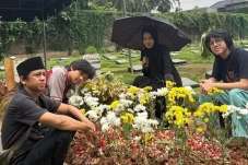 Setiap Hari Datangi...