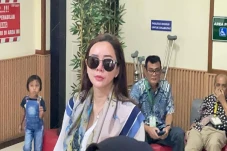 Aura Kasih Sambangi...
