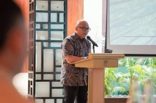 Menguatkan Kepemimpinan...
