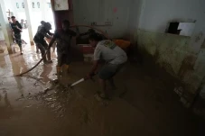 Takengon Masih Terisolasi,...