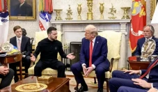 Trump Desak Zelensky...