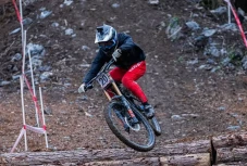 Atlet Downhill Rendy...