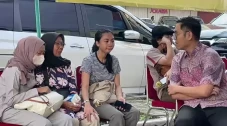 Keluarga Tunggu Proses...