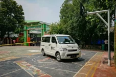 Mobil MBG Tabrak Siswa...