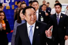 PM Thailand Bubarkan...