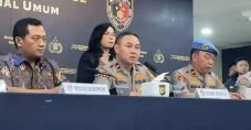 6 Polisi Pengeroyok...