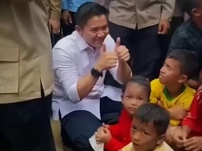 Momen Seskab Teddy Bagikan...