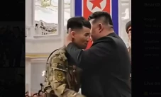 Kim Jong-un Puji Pasukan...