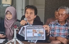 Roy Suryo Bawa Contoh...